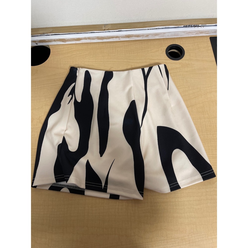 SHEIN Black White Abstract Swirl Print Mini Skort Size XS 2 High Waisted